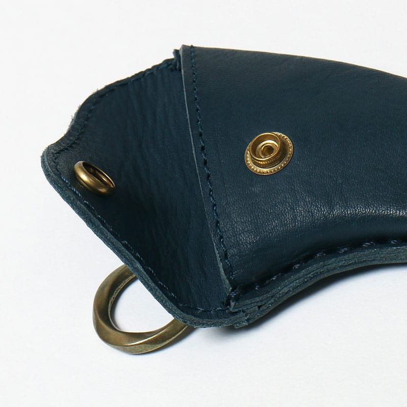 <div align="right">Fin Desigh-Leather Wallet<br />Navy ¥5,600+tax</div>