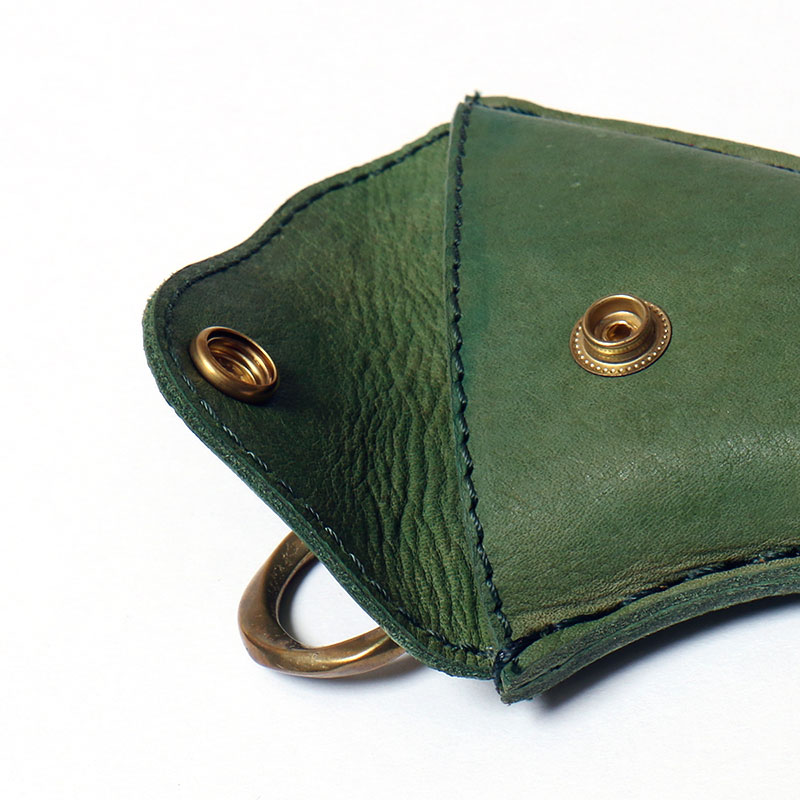 <div align="right">Fin Desigh-Leather Wallet<br />Green ¥5,600+tax</div>